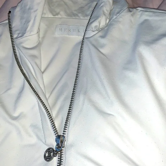 MESHKI mock zip crop top xs white worn - Picture 2 of 3